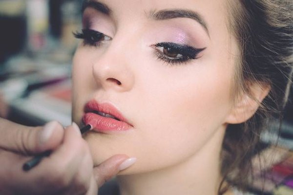 Les cinq produits de beauté les plus indispensables pour un look fashion